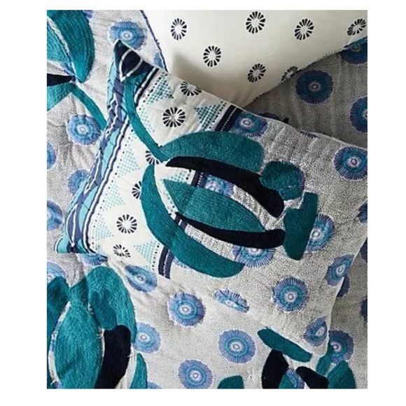 Anthroplogie embroidered Diani Pair of Shams NEW - Picture 2 of 2